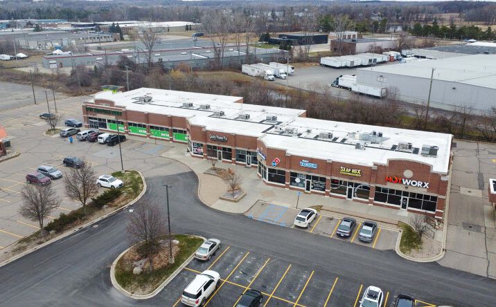 Pictures of Retail, Office, Restaurant property located at 971-985 S Lapeer Rd, Oxford, MI 48371 for lease - image #1