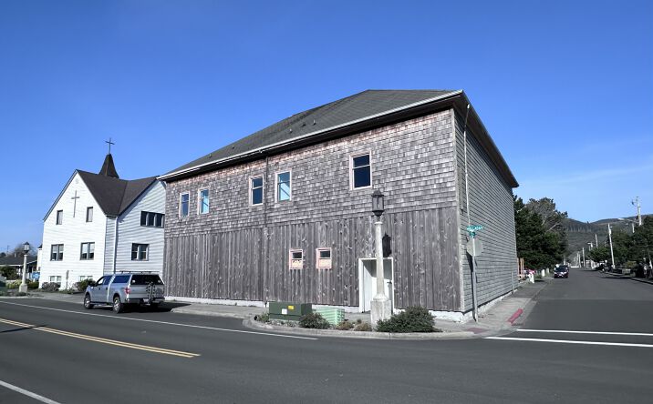 Pictures of Retail, Office, Restaurant property located at 201 N Holladay Dr, Seaside, OR 97138 for lease - image #1