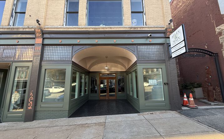 Pictures of Retail, Office, Restaurant property located at 121 N Main St, Salisbury, NC 28144 for lease - image #1