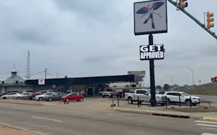 Pictures of Retail property located at 8101 E Skelly Dr, Tulsa, OK 74129 for lease - image #1