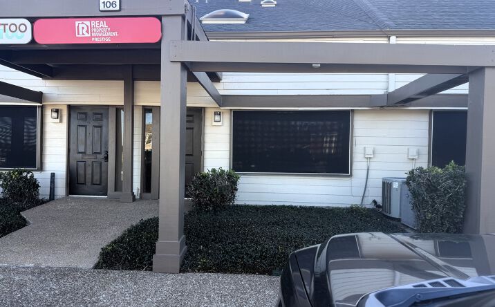 Pictures of Office property located at 17300 Saturn Ln, Houston, TX 77058 for lease - image #1