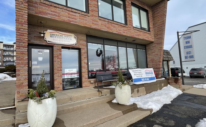 Pictures of Retail, Office property located at 4030-4032 Shoreline Drive, Spring Park, MN 55384 for lease - image #1