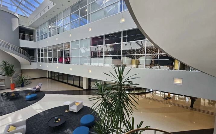 Pictures of Office property located at 814 Commerce Dr, Oak Brook, IL 60523 for lease - image #1