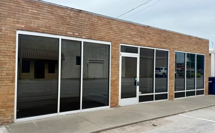 Pictures of Retail, Office property located at 211 S Marshall St, Marshfield, MO 65706 for lease - image #1