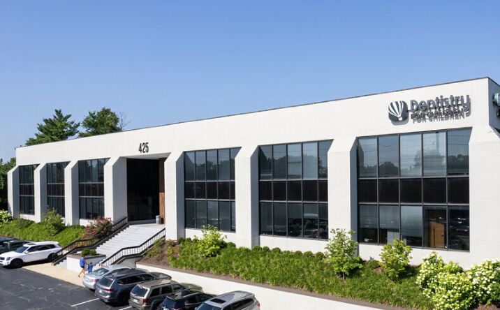 Pictures of Office property located at 425 N New Ballas Rd, Creve Coeur, MO 63141 for lease - image #1