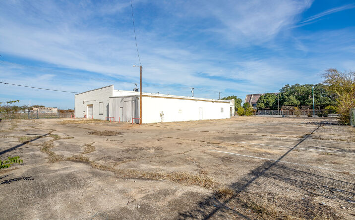 Pictures of Office, Industrial property located at 541 N Main St, Fort Worth, TX 76164 for lease - image #1
