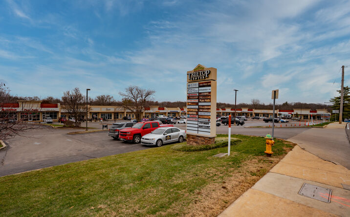 Pictures of Retail property located at 621 Big Bend Rd, Ballwin, MO 63021 for lease - image #1