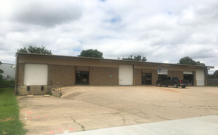 Pictures of Industrial property located at 2319 Ingersol Cir, Fort Smith, AR 72908 for lease - image #1
