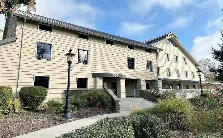 Pictures of Office property located at 307 Orchard City Dr, Campbell, CA 95008 for lease - image #1