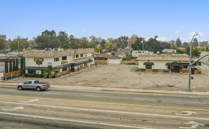 Pictures of Retail property located at 1656 Oak St, Bakersfield, CA 93301 for lease - image #1