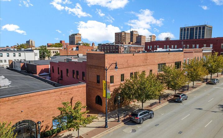 Pictures of Office property located at 217 E Monroe St, Springfield, IL 62701 for lease - image #1