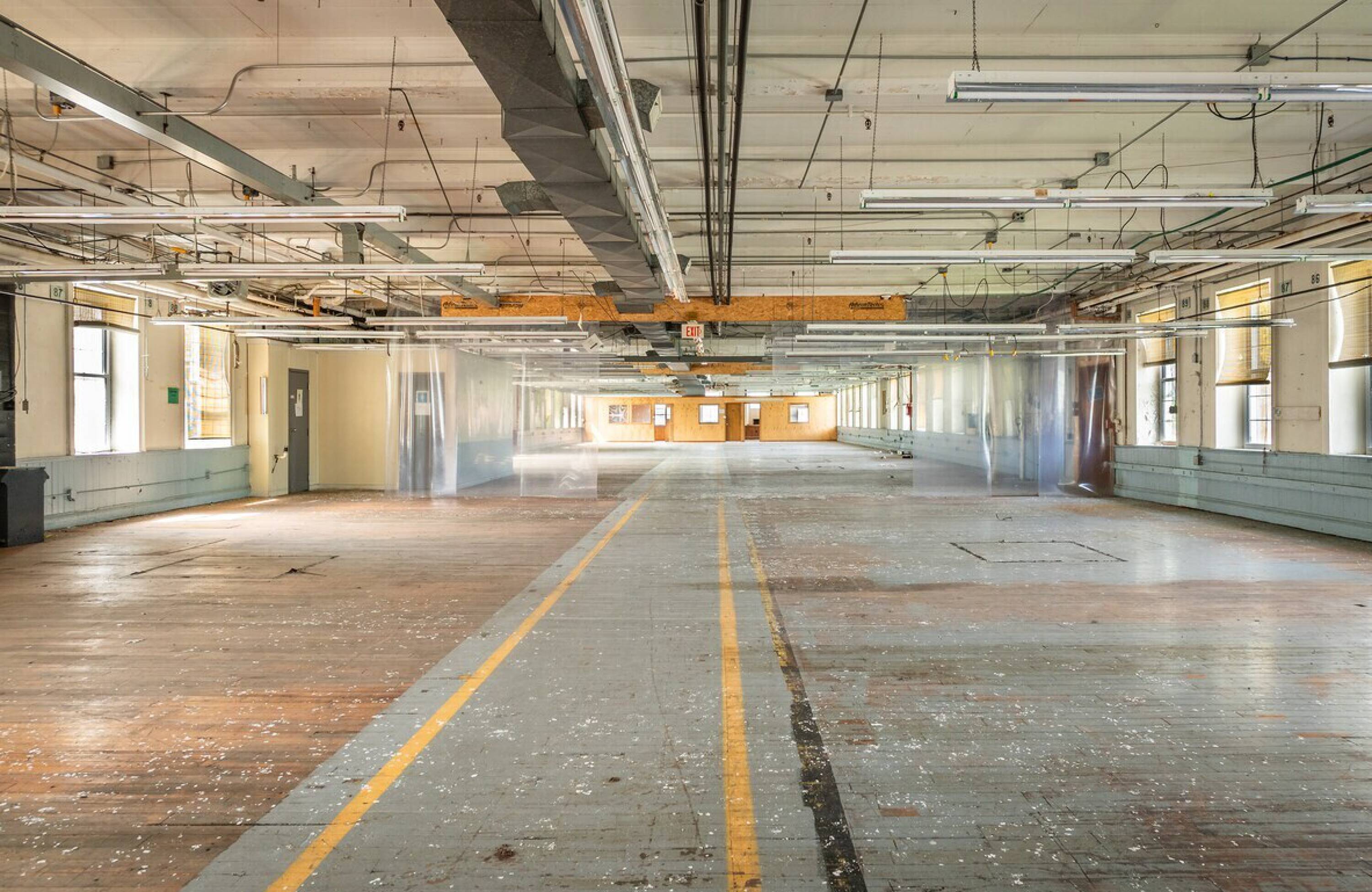 3175702
