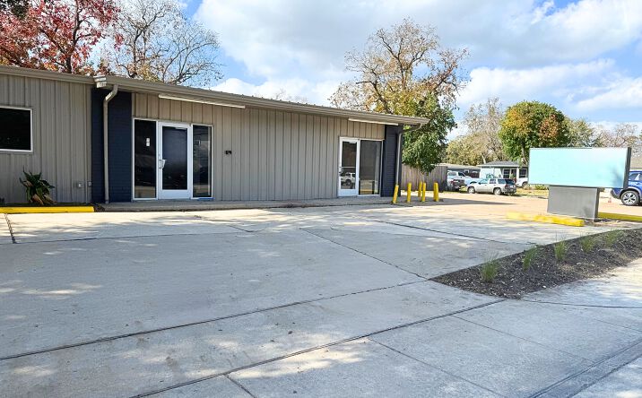 Pictures of Retail property located at 1120 S Richey, Pasadena, TX 77506 for lease - image #1