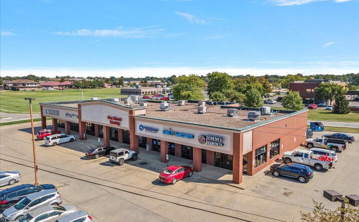 Pictures of Retail property located at 3130 S 6th St, Springfield, IL 62703 for lease - image #1