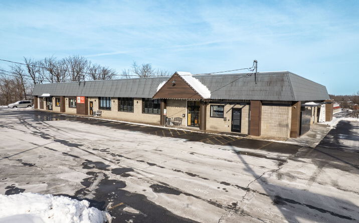 Pictures of Restaurant property located at 5920 Steubenville Pike, McKees Rocks, PA 15136 for lease - image #1