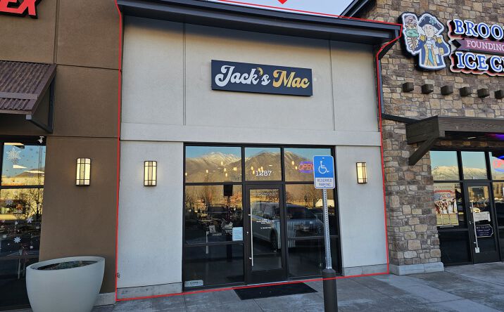 Pictures of Restaurant property located at 1287 N Cyn Crk Pkwy, Spanish Fork, UT 84660 for lease - image #1