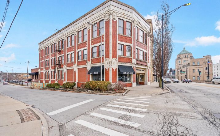 Pictures of Office property located at 41 E University Avenue 3, Champaign, IL 61820 for lease - image #1