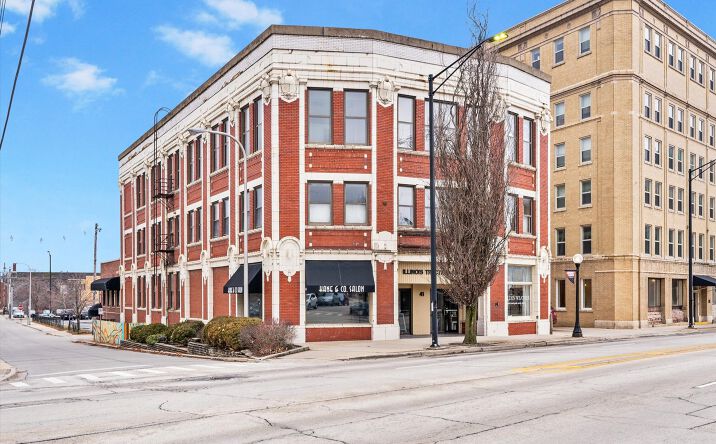 Pictures of Retail property located at 41 E University Avenue 1, Champaign, IL 61821 for lease - image #1