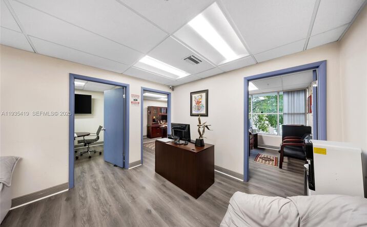 Pictures of Office property located at 7657 NW 50th St, Miami, FL 33166 for lease - image #1