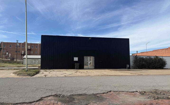 Pictures of Retail, Industrial, Office property located at 608 Burnett St, Wichita Falls, TX 76301 for lease - image #1