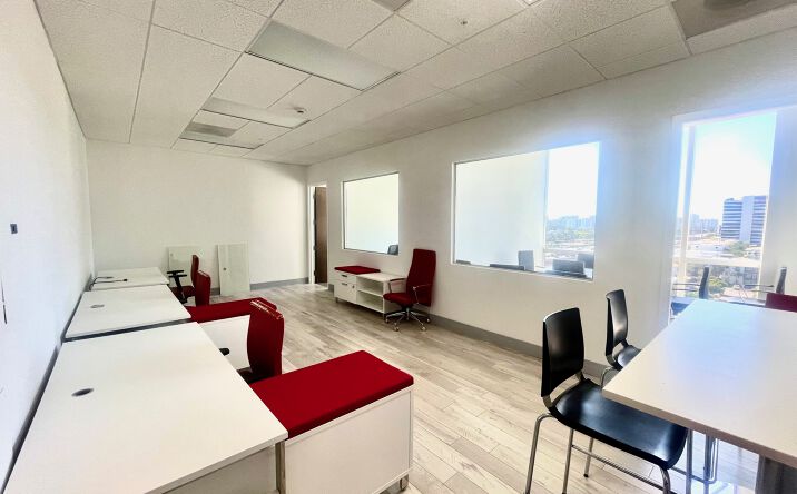 Pictures of Office property located at 20200 W Dixie Hwy, Aventura, FL 33180 for lease - image #1