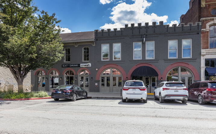 Pictures of Retail property located at 725 Massachusetts Ave, Indianapolis, IN 46204 for lease - image #1