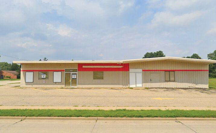 Pictures of Retail property located at 302 E Main St, Wautoma, WI 54982 for lease - image #1