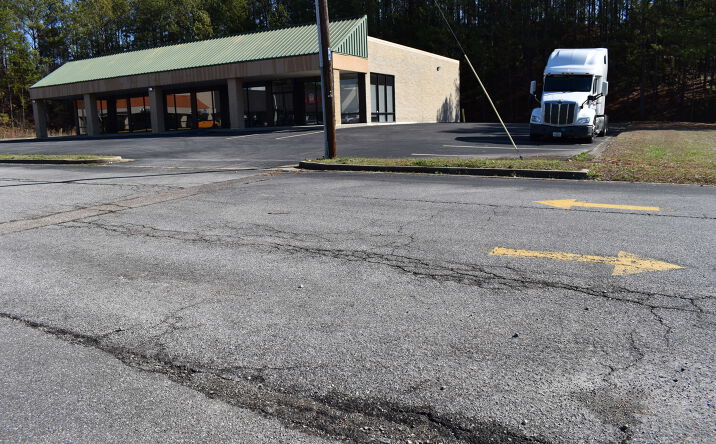 Pictures of Retail property located at 2407 US-431, Anniston, AL 36206 for lease - image #1