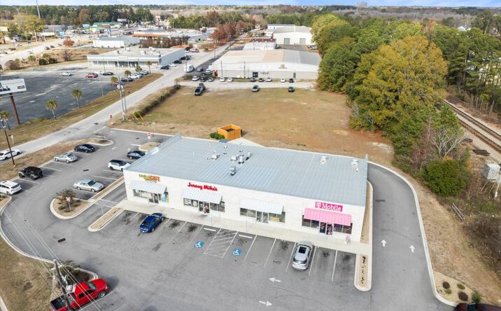Pictures of Retail property located at 211 Pamplico Hwy, Florence, SC 29505 for lease - image #1