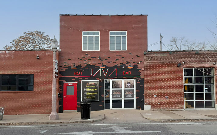 Pictures of Office property located at 4195 Manchester Ave, St. Louis, MO 63110 for lease - image #1