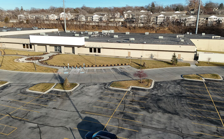 Pictures of Retail, Industrial property located at 227 Fort Crook Rd N, Bellevue, NE 68147 for lease - image #1