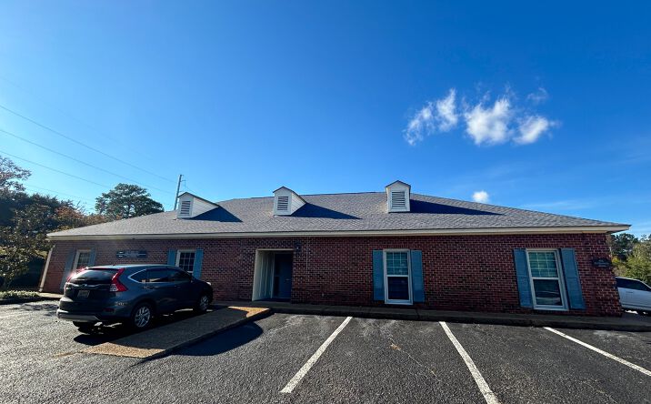 Pictures of Office property located at 821 S University Blvd, Mobile, AL 36609 for lease - image #1