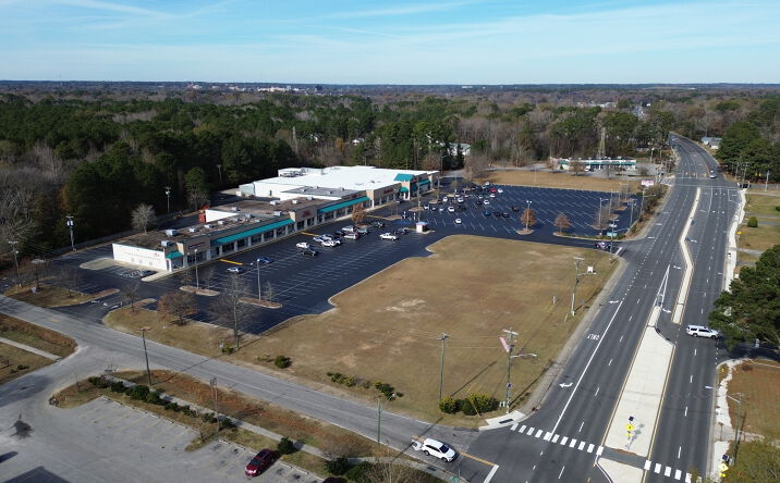Pictures of Retail, Office, Restaurant property located at 600 Cedar Creek Rd, Fayetteville, NC 28312 for lease - image #1