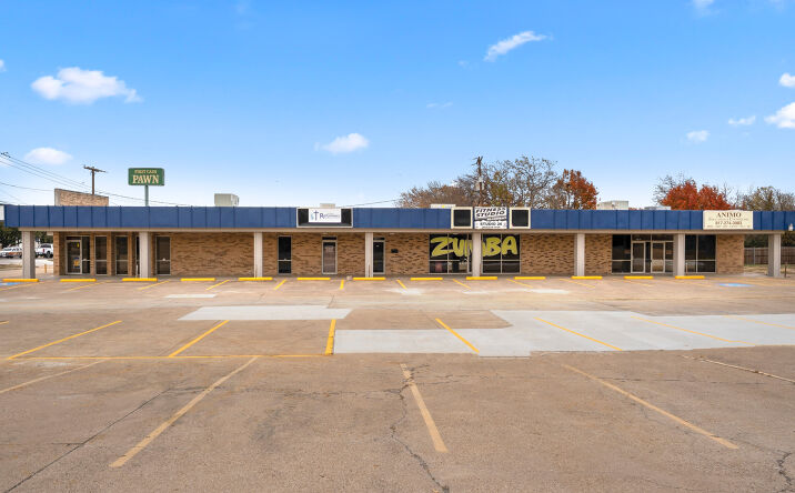 Pictures of Retail, Office property located at 4632 Denton Hwy, Haltom City, TX 76117 for lease - image #1