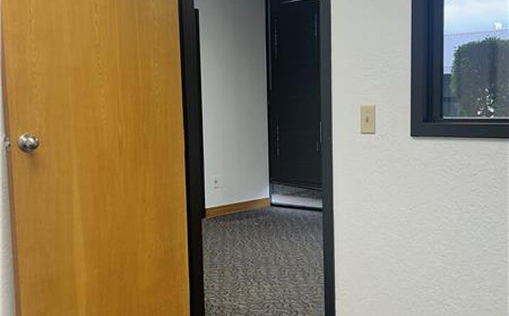 Pictures of Office property located at 11100 Stratford Dr, Oklahoma City, OK 73120 for lease - image #1
