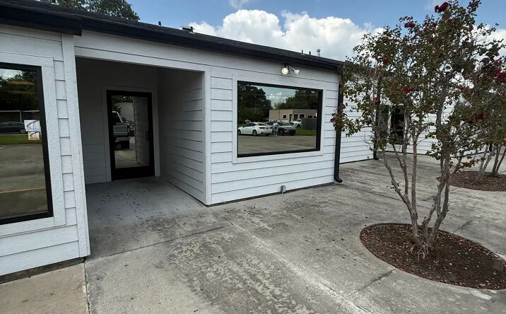 Pictures of Office property located at 814 W Bayou Pines Dr, Lake Charles, LA 70601 for lease - image #1