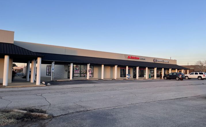 Pictures of Retail, Office, Restaurant property located at 2950 N WATER Street #220/230, Decatur, IL 62526 for lease - image #1
