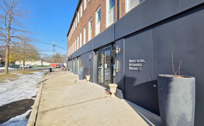 Pictures of Retail property located at 120 Georges Road # B, New Brunswick, NJ 08901 for lease - image #1