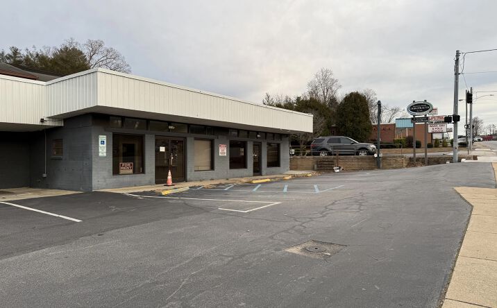 Pictures of Retail, Office property located at 1338 Asheville Hwy, Hendersonville, NC 28791 for lease - image #1