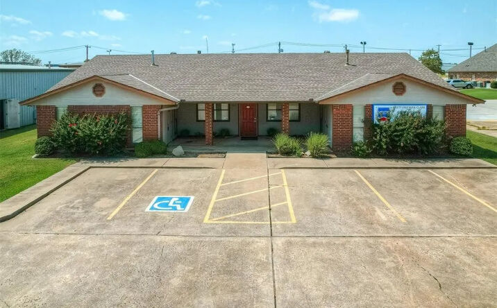 Pictures of Office property located at 525 Tower Dr, Moore, OK 73160 for lease - image #1