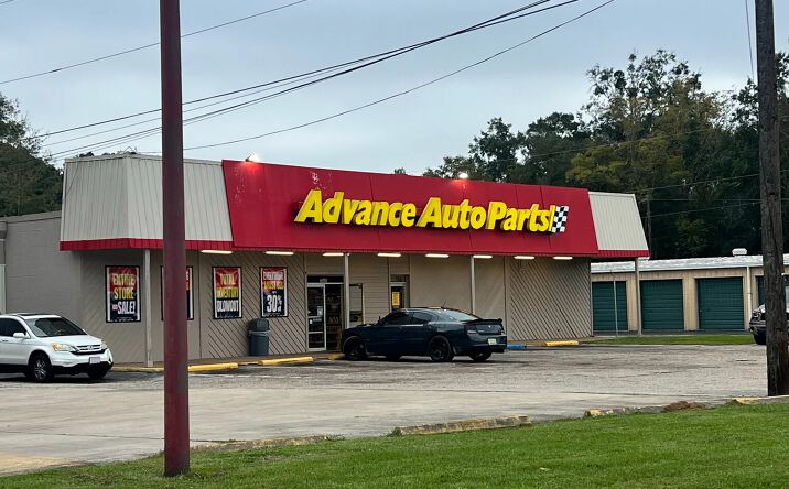Pictures of Retail property located at 3009 Dauphin Island Pkwy, Mobile, AL 36605 for lease - image #1