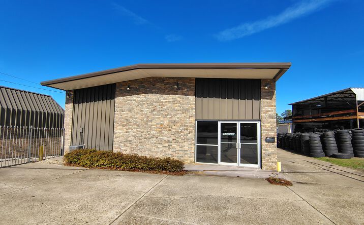 Pictures of Office, Special Purpose, Industrial property located at 915 E Georgia Ave, Ruston, LA 71270 for lease - image #1