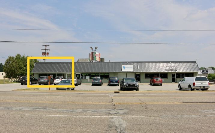 Pictures of Retail property located at 238 N Center Rd, Saginaw, MI 48638 for lease - image #1