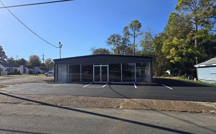 Pictures of Industrial property located at 217 N Main St, Mount Pleasant, TN 38474 for lease - image #1