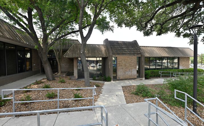 Pictures of Office property located at 4205 Gardendale Rd, San Antonio, TX 78229 for lease - image #1