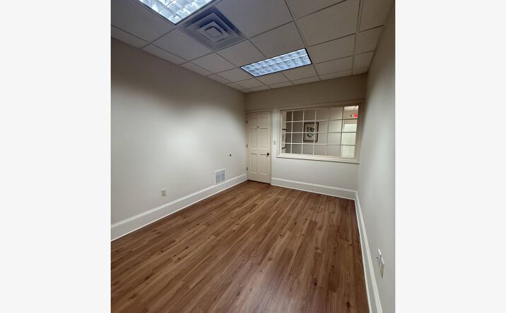 Pictures of Office property located at 1011 Bay St, Beaufort, SC 29902 for lease - image #1