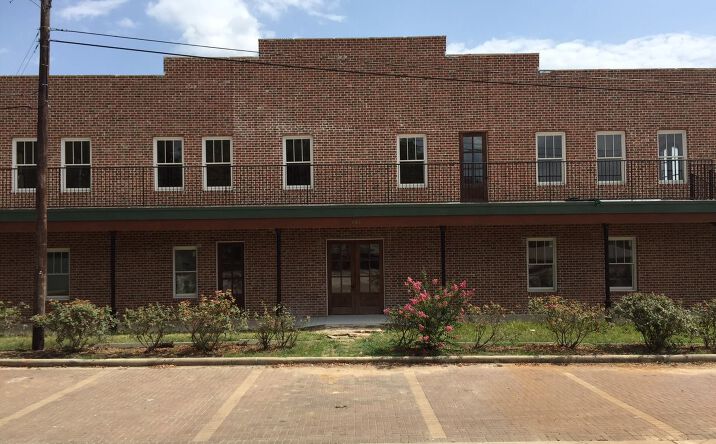 Pictures of Retail, Office, Restaurant property located at 401 College St, Montgomery, TX 77356 for lease - image #1