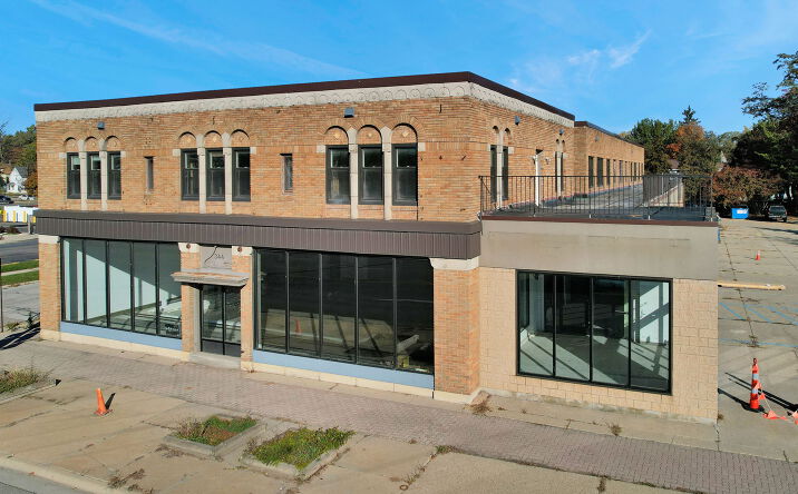 Pictures of Retail, Restaurant property located at 344 W Main St, Owosso, MI 48867 for lease - image #1
