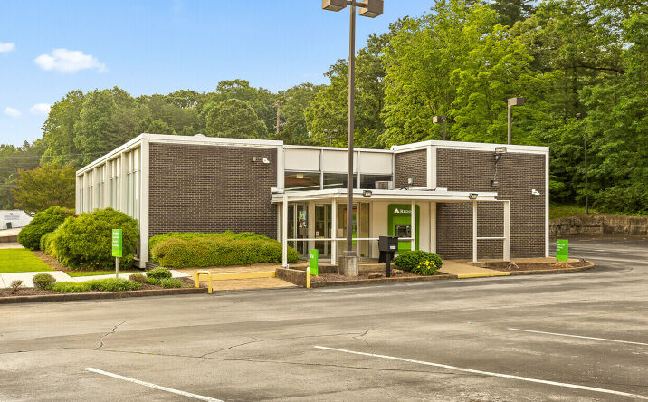 Pictures of Retail, Office, Restaurant property located at 3894 Hixson Pike, Chattanooga, TN 37415 for lease - image #1