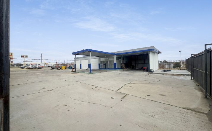 Pictures of Retail property located at 3600 Dyer St, El Paso, TX 79930 for lease - image #1